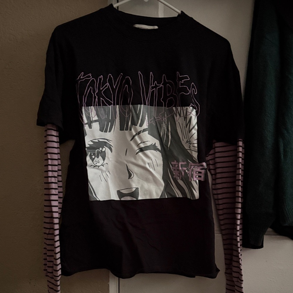 Tokyo Vibes Graphic Layered-Look Tee - Black & Light Purple